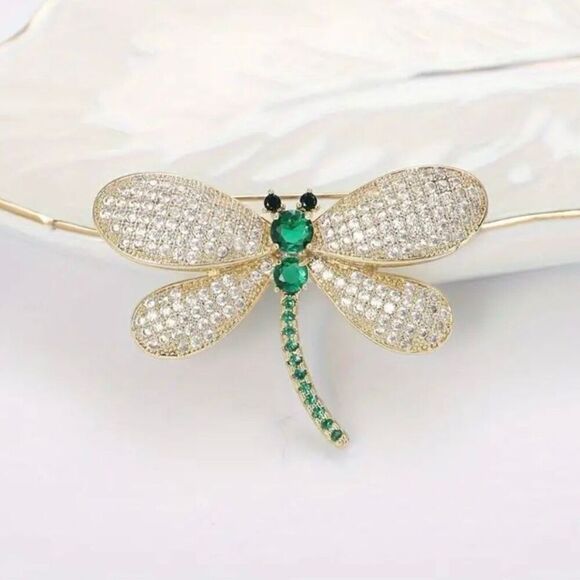 Green Crystal Dragonfly Brooch Womens Casual Rhinestone Statement Pin New - Picture 1 of 11